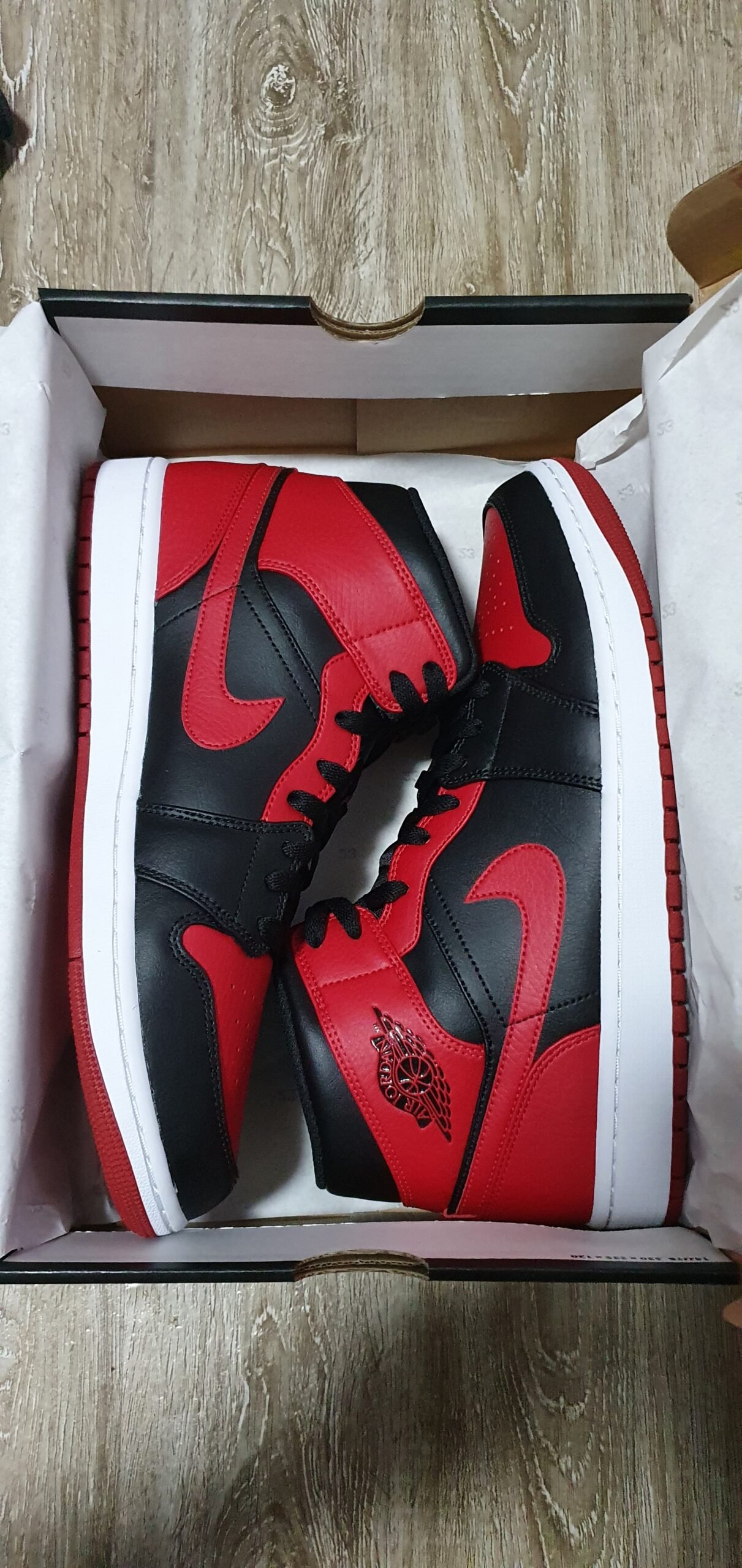 air jordan 1 mid bred banned